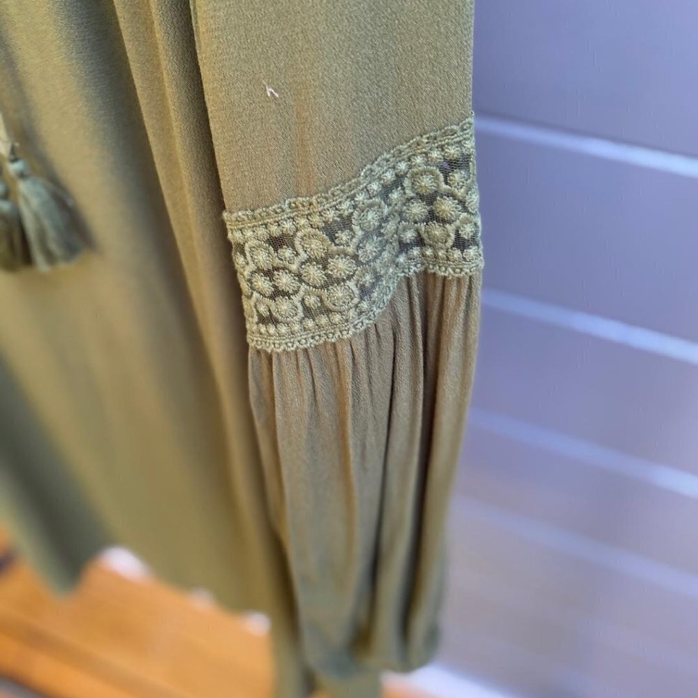 mi ami Casual Dress with Lace Accents, Army Green Size Med - Picture 5 of 7